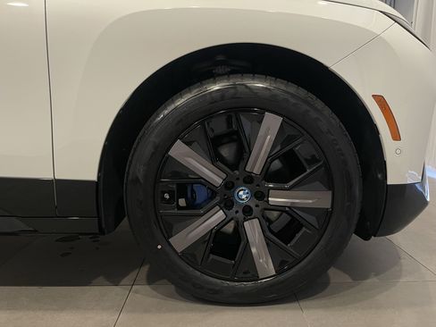 Used 2024 BMW iX xDrive50 w/ Sport Package AWD/4WD image 10