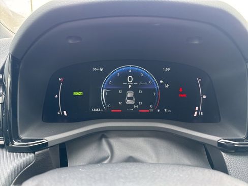 Used 2025 Toyota Camry SE w/ Convenience Package image 9