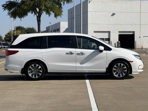 Used 2024 Honda Odyssey EX-L image 3