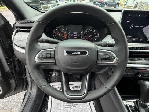Used 2023 Jeep Compass Latitude AWD/4WD image 24
