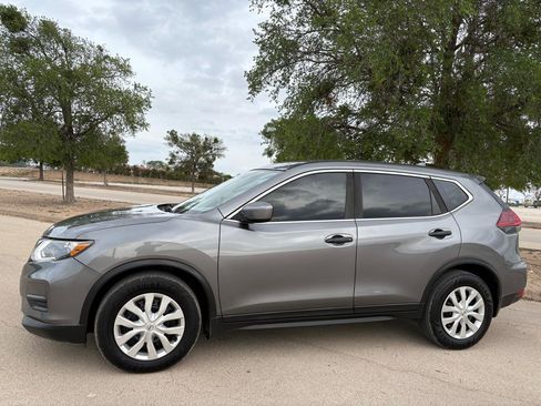 Used 2018 Nissan Rogue S image 3
