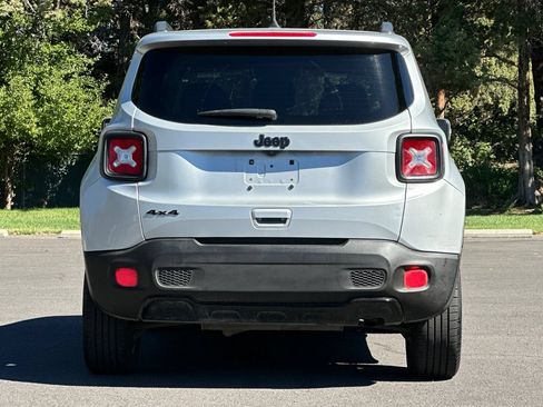 Used 2018 Jeep Renegade Altitude w/ UConnect 8.4 Nav Group AWD/4WD image 5