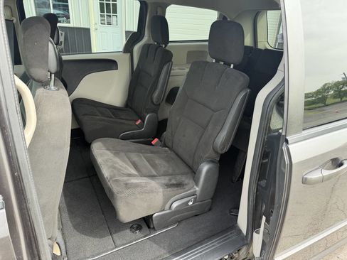 Used 2016 Dodge Grand Caravan SE w/ Quick Order Package 29E SE FWD image 14