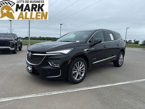 Used 2023 Buick Enclave Avenir w/ Avenir Technology Package FWD image 2