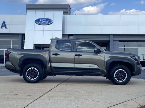 Used 2024 Toyota Tacoma TRD Off-Road w/ TRD Off Road Upgrade Package AWD/4WD image 2