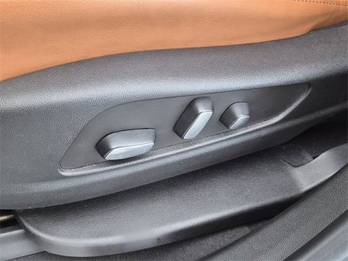 Used 2022 Cadillac XT5 Premium Luxury w/ Technology Package image 18