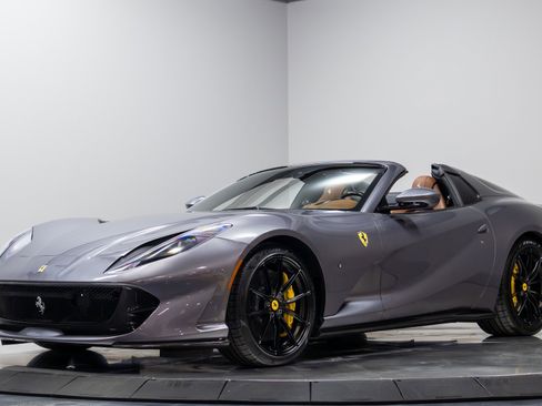 Used 2021 Ferrari 812 GTS image 2
