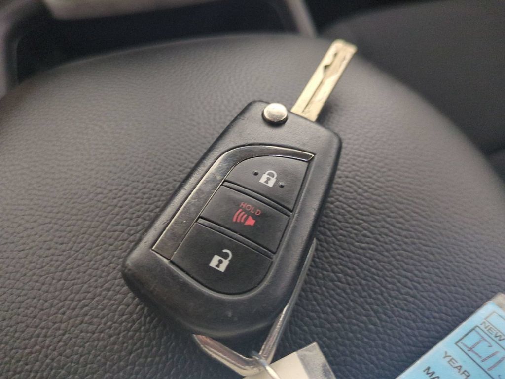 Used 2021 Toyota RAV4 LE FWD image 35