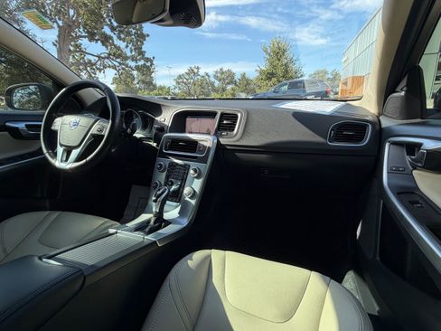 Used 2018 Volvo S60 T5 Dynamic w/ Vision Package FWD image 12