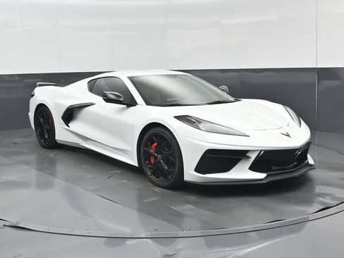 Used 2022 Chevrolet Corvette Stingray Premium Cpe w/ Z51 Performance Package RWD image 1