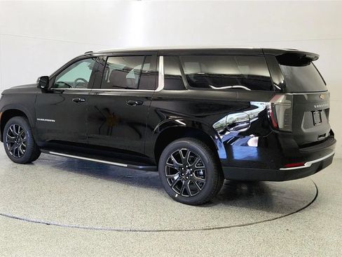 New 2026 Chevrolet Suburban LT w/ Comfort Package AWD/4WD image 5