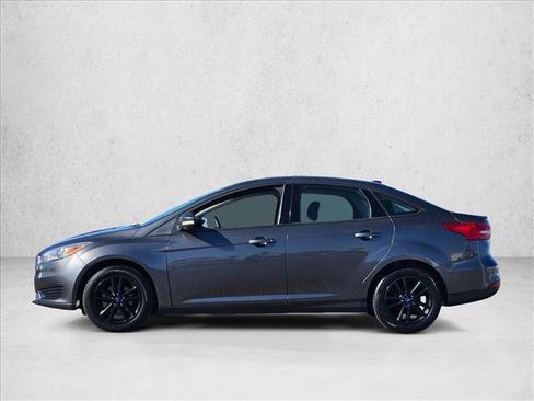 Used 2018 Ford Focus SE w/ Cold Weather Package FWD image 9