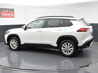 Used 2022 Toyota Corolla Cross LE video 2