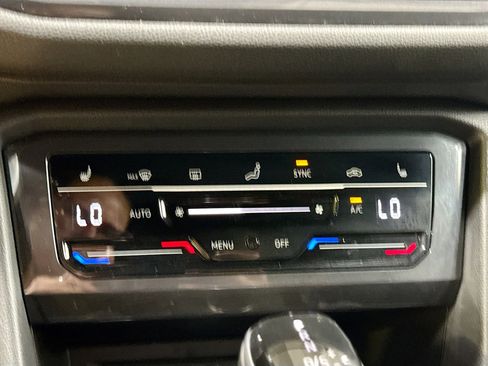 Used 2022 Volkswagen Tiguan SE R-Line image 36