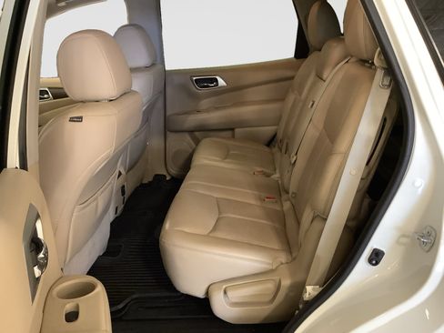Used 2017 Nissan Pathfinder Platinum FWD image 10