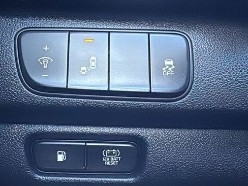 Used 2017 Kia Niro EX image 17