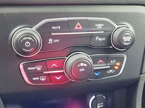 Used 2023 Dodge Charger SXT image 37