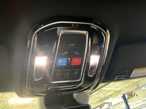 Used 2022 Jeep Grand Cherokee Overland image 36