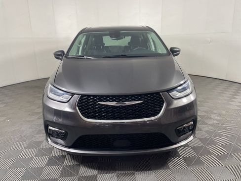 Certified 2023 Chrysler Pacifica Touring-L FWD image 5