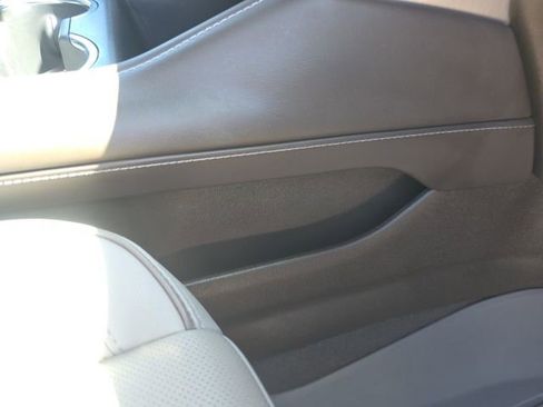 Certified 2024 GMC Yukon SLT w/ SLT Luxury Package image 36