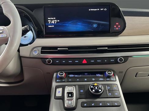 Used 2024 Hyundai Palisade Limited AWD/4WD image 13