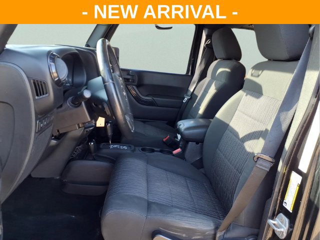 Used 2012 Jeep Wrangler Unlimited Rubicon w/ Connectivity Group AWD/4WD image 14