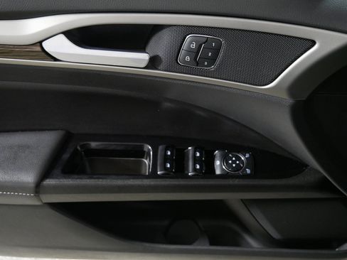 Used 2014 Ford Fusion SE w/ Equipment Group 202A image 19