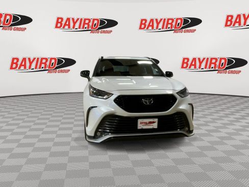 Used 2022 Toyota Highlander XSE image 3