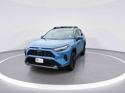 Certified 2022 Toyota RAV4 SE w/ Convenience Package AWD/4WD image 3