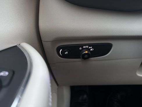 Used 2022 Buick Envision Essence w/ Safety Package image 15