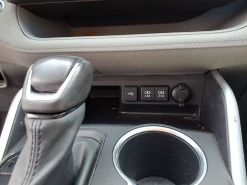 Used 2020 Toyota Highlander XLE FWD image 15