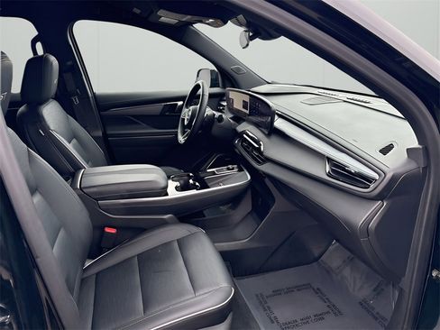 Used 2025 Buick Enclave Sport Touring image 23