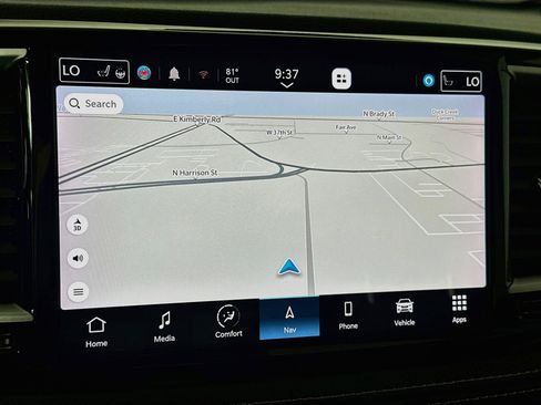 Used 2022 Chrysler Pacifica Touring-L w/ Uconnect Theater Family Group FWD image 13