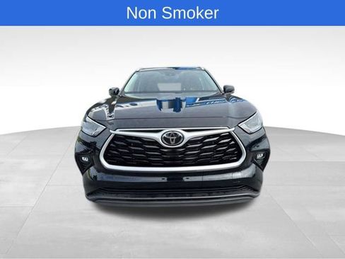 Used 2023 Toyota Highlander XLE image 9