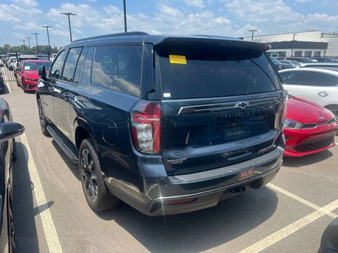 Used 2021 Chevrolet Suburban RST w/ Luxury Package AWD/4WD image 7