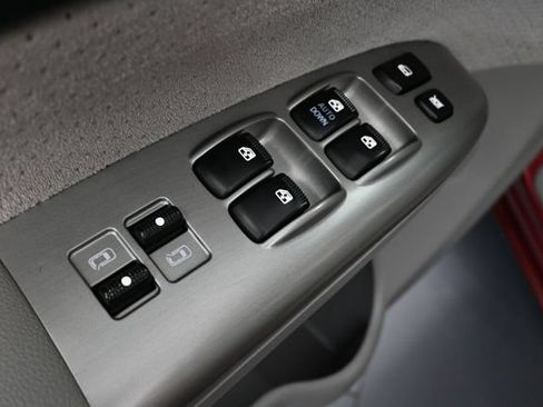 Used 2008 Hyundai Entourage GLS FWD image 18