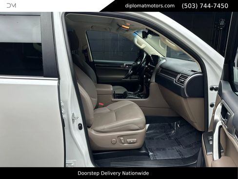 Used 2023 Lexus GX 460 Premium w/ Accessory Package image 20