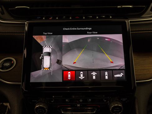 Used 2022 Jeep Grand Cherokee Summit AWD/4WD image 26