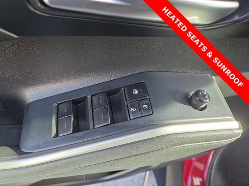 Used 2024 Toyota Highlander XLE image 16