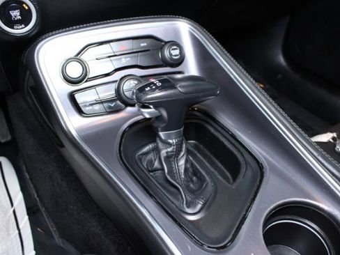 Used 2016 Dodge Challenger SXT image 15