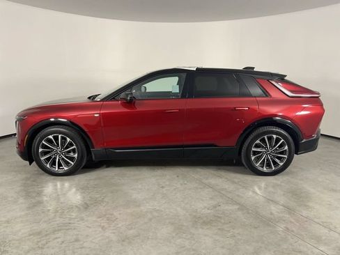 Used 2025 Cadillac Lyriq Sport AWD/4WD image 5