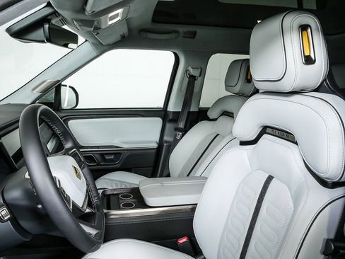 Used 2024 Rivian R1S Adventure image 5