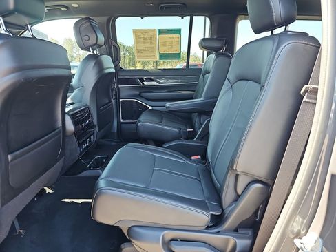 Used 2022 Jeep Wagoneer Series III w/ Premium Group I image 19