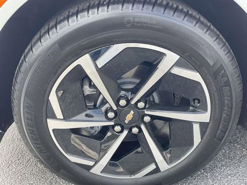 Certified 2025 Chevrolet Equinox EV LT image 8