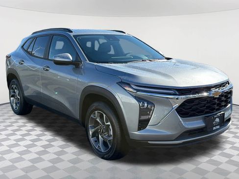 New 2026 Chevrolet Trax LT image 3