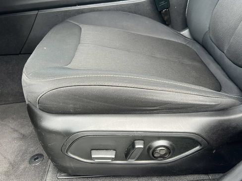 Used 2022 Jeep Grand Cherokee L Laredo w/ Luxury Tech Group I RWD image 16