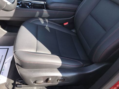 Used 2025 Chevrolet Traverse Z71 image 12