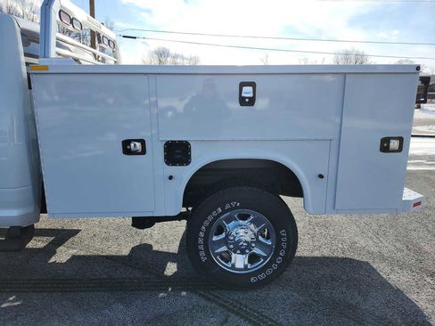 New 2024 RAM 2500 Tradesman w/ Chrome Appearance Group image 15