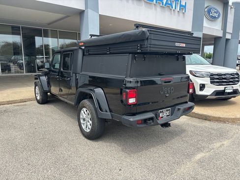 Used 2023 Jeep Gladiator Sport AWD/4WD image 4