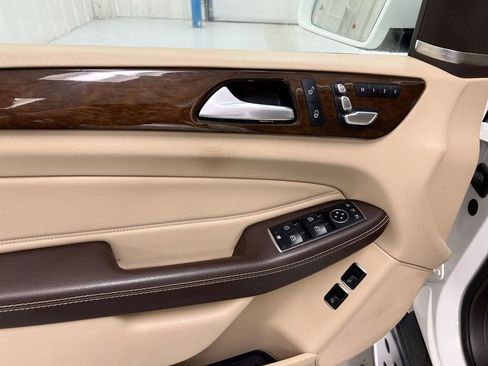 Used 2017 Mercedes-Benz GLS 450 4MATIC image 22